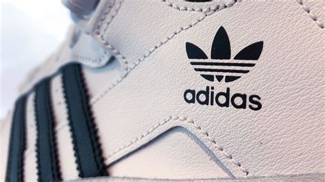 Neue Farbe! Den Adidas Samba tragen wir im Winter 2024 so 